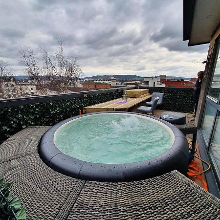 Central Penthouse With Hot Tub & Views 24 Челтнъм Екстериор снимка