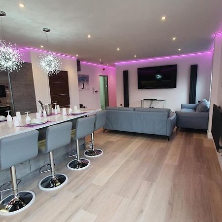 Central Penthouse With Hot Tub & Views 24 Челтнъм Екстериор снимка