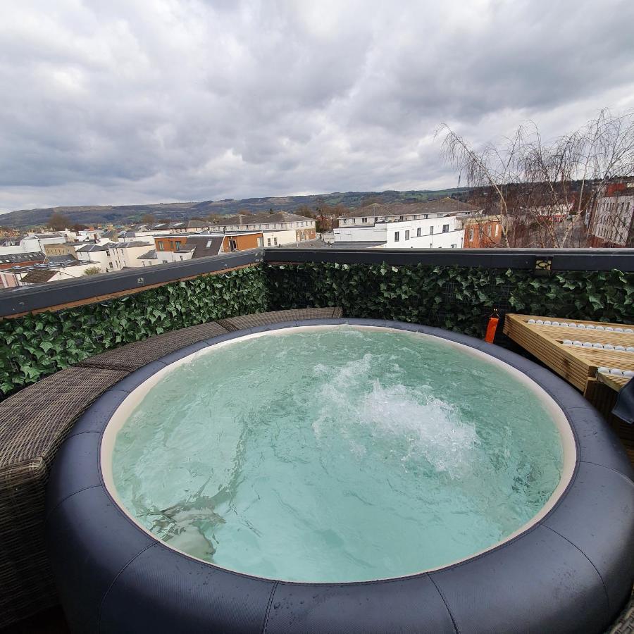 Central Penthouse With Hot Tub & Views 24 Челтнъм Екстериор снимка