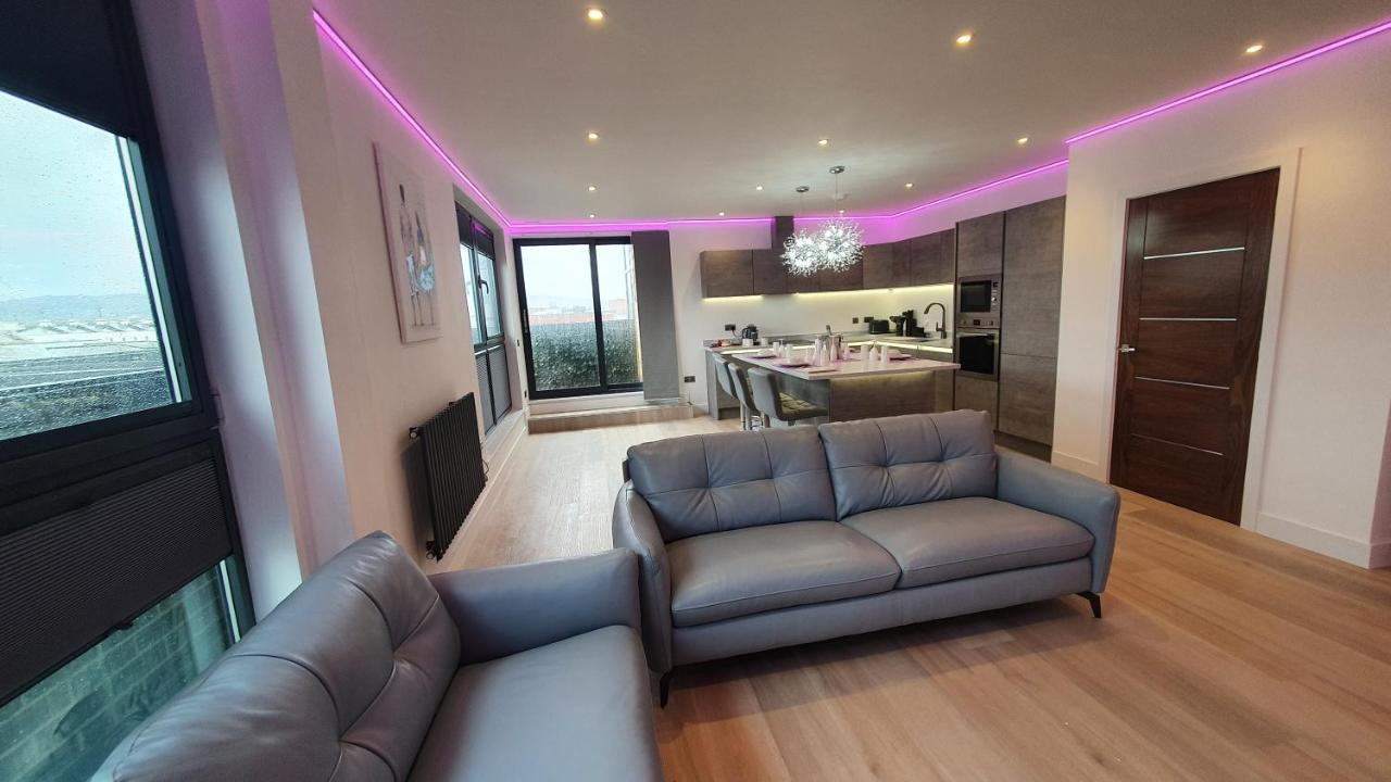 Central Penthouse With Hot Tub & Views 24 Челтнъм Екстериор снимка